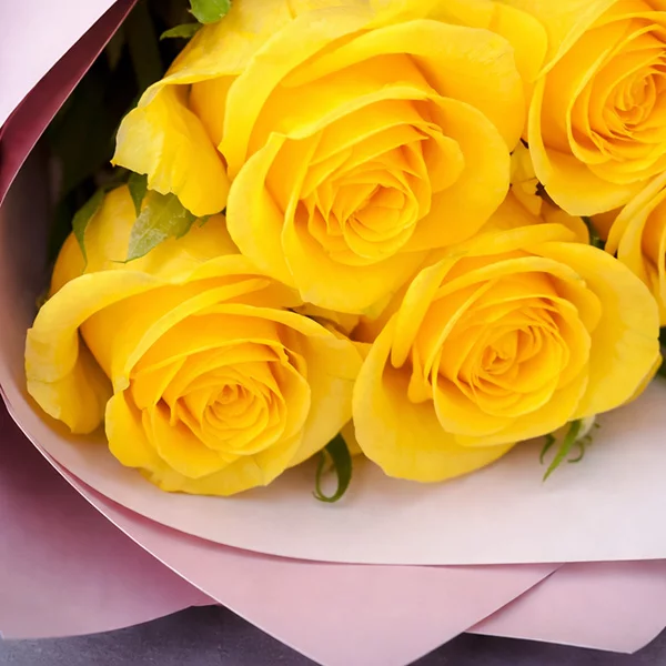 Букет из 5 желтых роз (60-70 см)